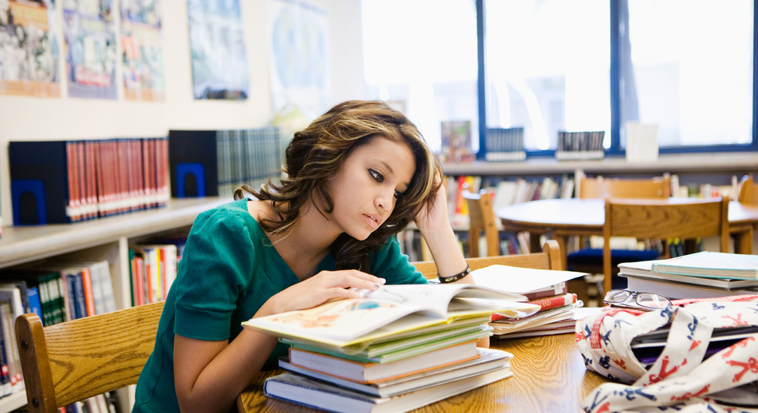 She study french. Start study. Start studying.