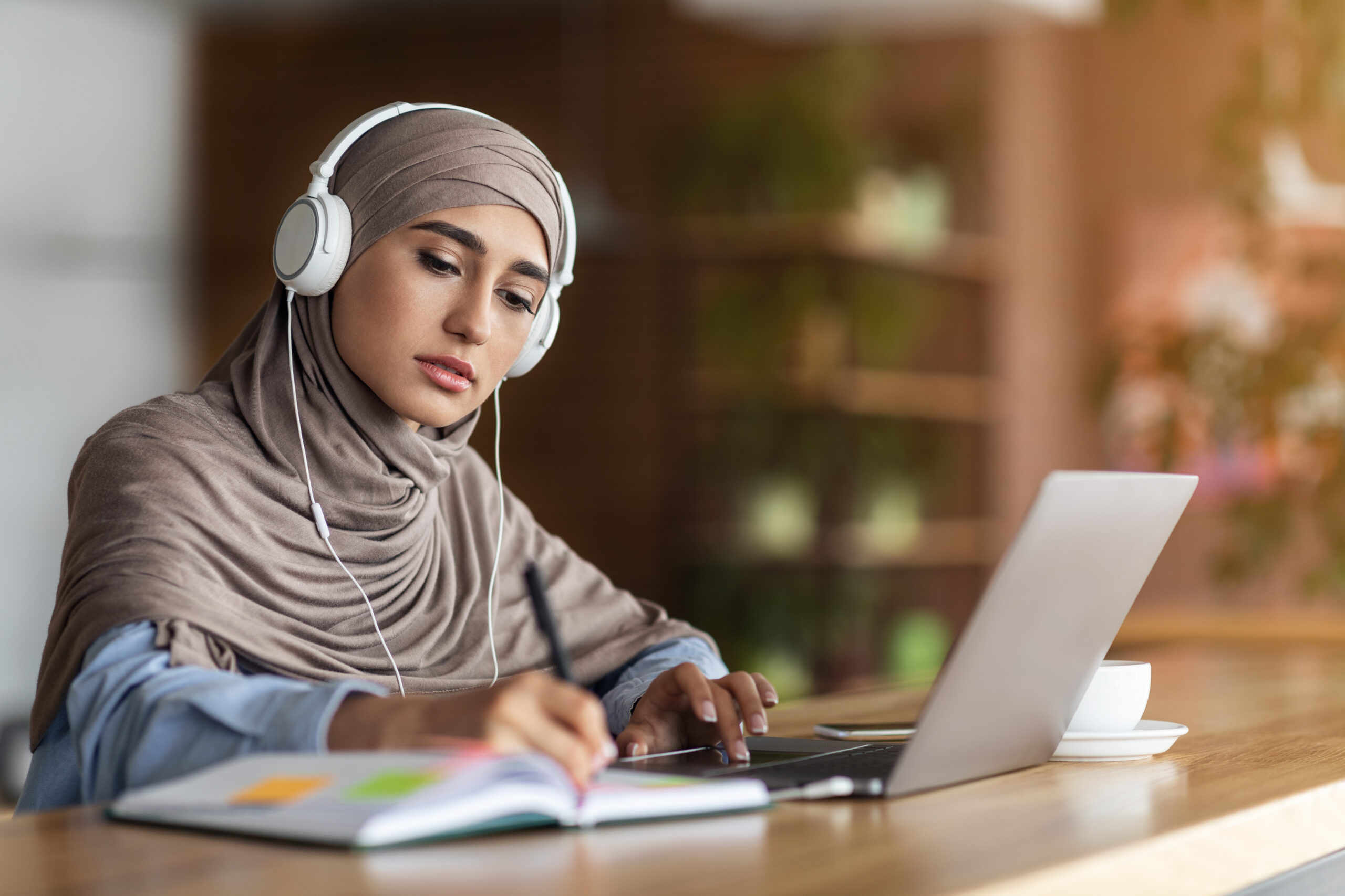 Students who listen to music while studying have a higher GPA: poll