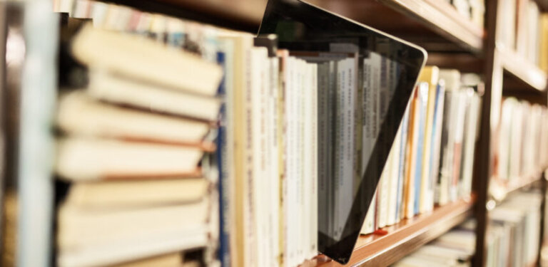Screen vs. Paper: Which One Boosts Reading Comprehension? - Oxford Learning